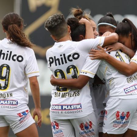 Jogadoras do Santos celebram vitória sobre o Avaí Kindermann pelo Brasileirão - Reprodução/Twitter/Sereias da Vila