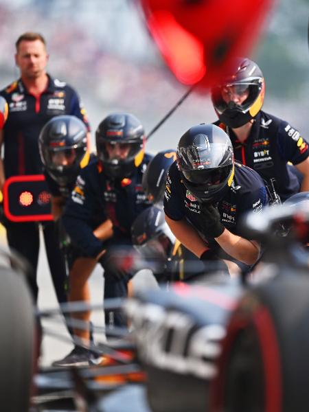 Mecânicos da Red Bull fazem treino de pit stop durante a sexta-feira do GP do Canadá, em Montreal