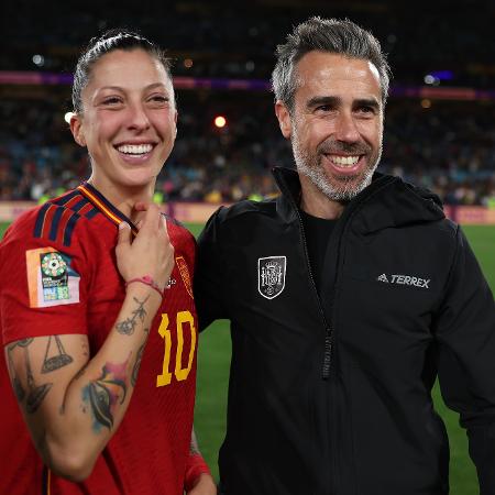 Jennifer Hermoso e Jorge Vilda comemoram conquista da Copa do Mundo feminina pela Espanha