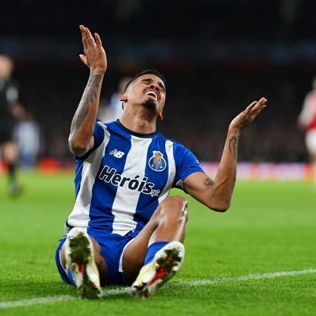 Galeno, do Porto, fez gol contra e a favor