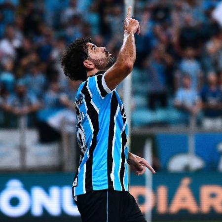 Diego Costa, do Grêmio, comemora gol marcado contra o Caxias, pelo Campeonato Gaúcho