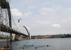 Atletas saltam de até 27m de altura da Ponte JK, em Brasília; veja fotos - Satiro Sodré