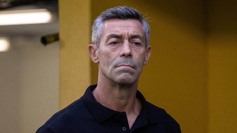 Pedro Caixinha, técnico do Santos, durante jogo contra o São Bernardo Pedro Caixinha, técnico do Santos, durante jogo contra o São Bernardo