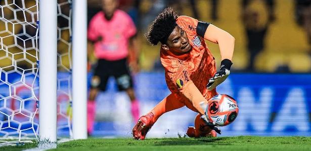 Hugo destaca entrega total em vitória corintiana: 