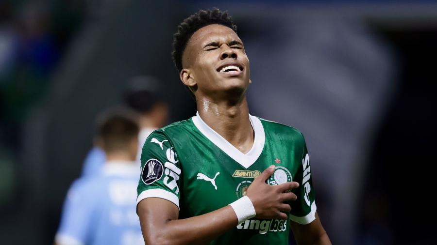 Estêvão chora após marcar para o Palmeiras sobre o Sporting Cristal em partida da Libertadores Estêvão chora após marcar para o Palmeiras sobre o Sporting Cristal em partida da Libertadores