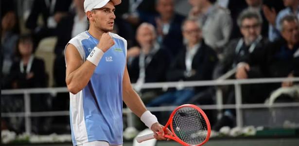 Berrettini abandona, e Arnaldi vai para semi italiana em Roland Garros