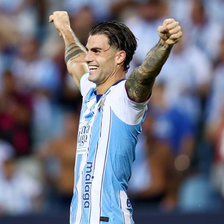 Eneko Jauregi, do Málaga-ESP, comemora gol em amistoso contra o Fulham-ING