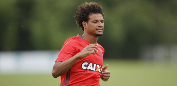 O volante Willian Arão inicia 2016 entre os titulares de Muricy Ramalho no Flamengo - Gilvan de Souza/ Flamengo