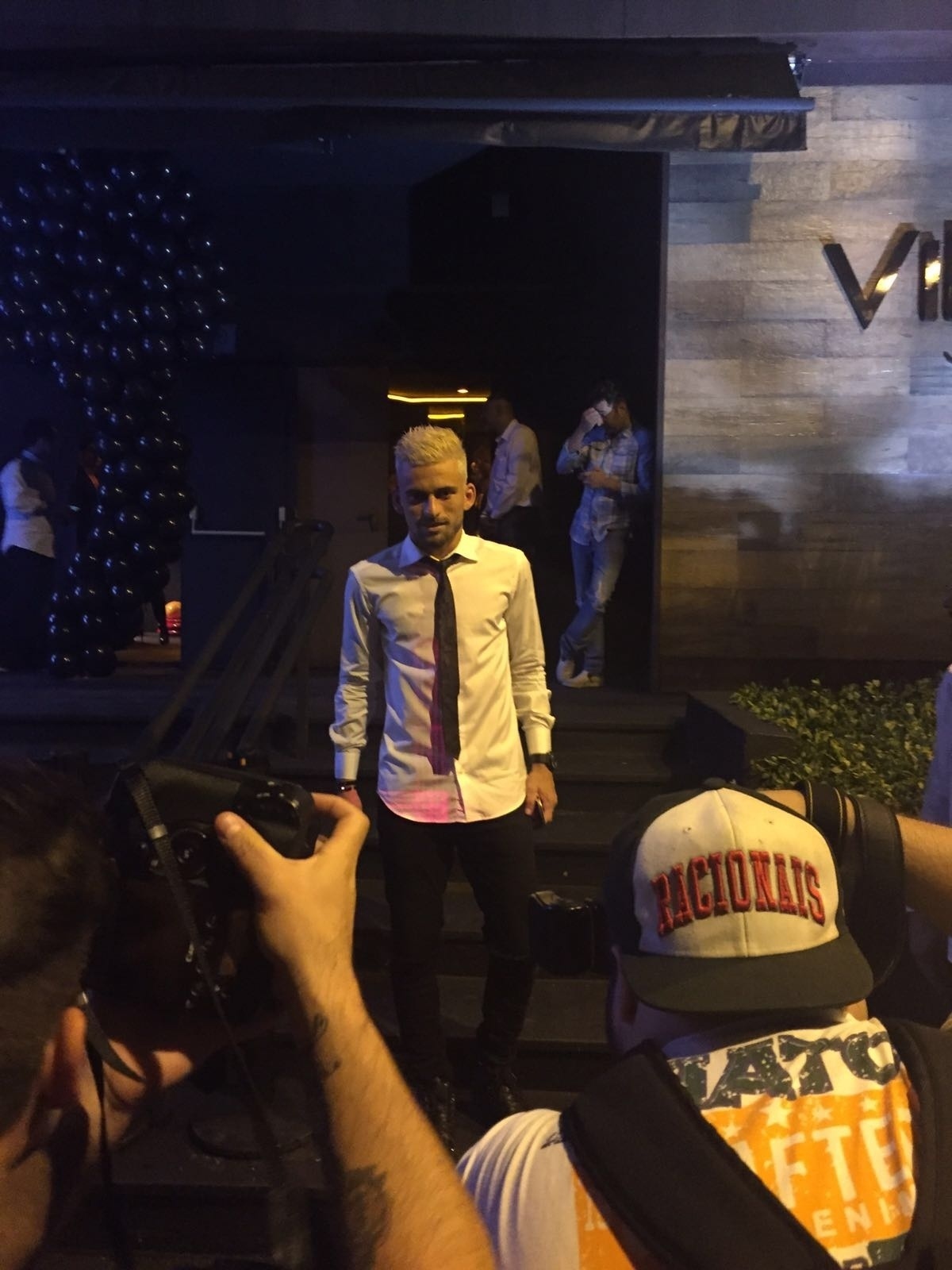 Lucas Lima chega para a festa da irmã de Neymar, Rafaeçla - Juliana Alencar/UOL