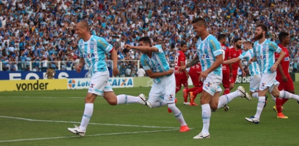 O veterano Marquinhos marcou dois dos três gols do Avaí na vitória deste sábado - Jamira Furlani/Avaí F.C.