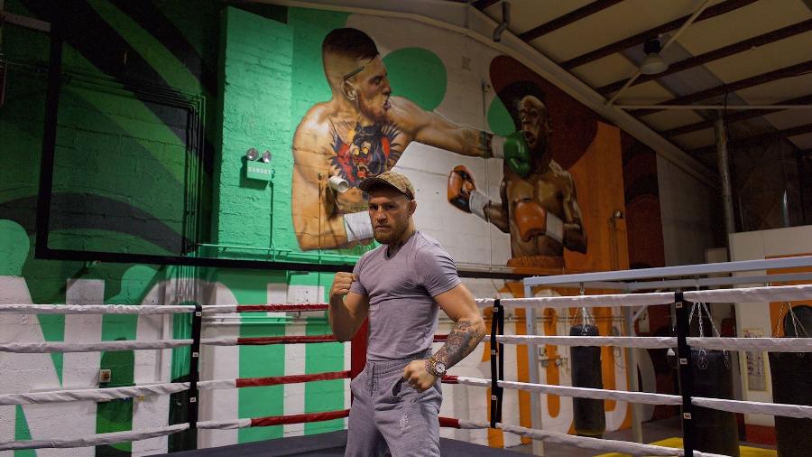McGregor fará sua estreia no boxe profissional diante de Floyd Mayweather - Reprodução/Twitter