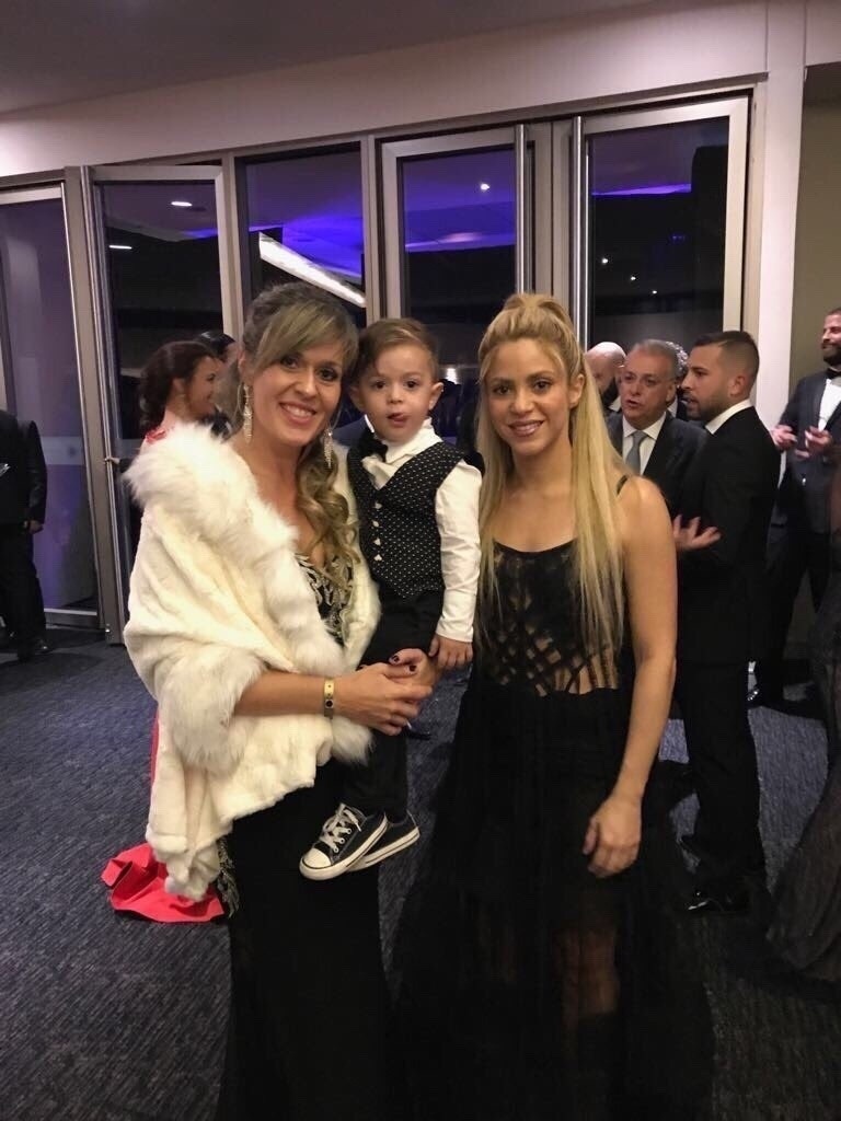 Cantora Shakira, mulher de Gerard Piqué, comparece ao casamento de Lionel Messi e Antonella Roccuzzo