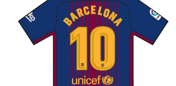 20.ago.2017 - Jogadores do Barcelona substituíram seus nomes pelo da cidade acima do número neste domingo (20), contra o Betis. Iniciativa foi uma homenagem às vítimas de atentado na Catalunha. - Reprodução - Reprodução