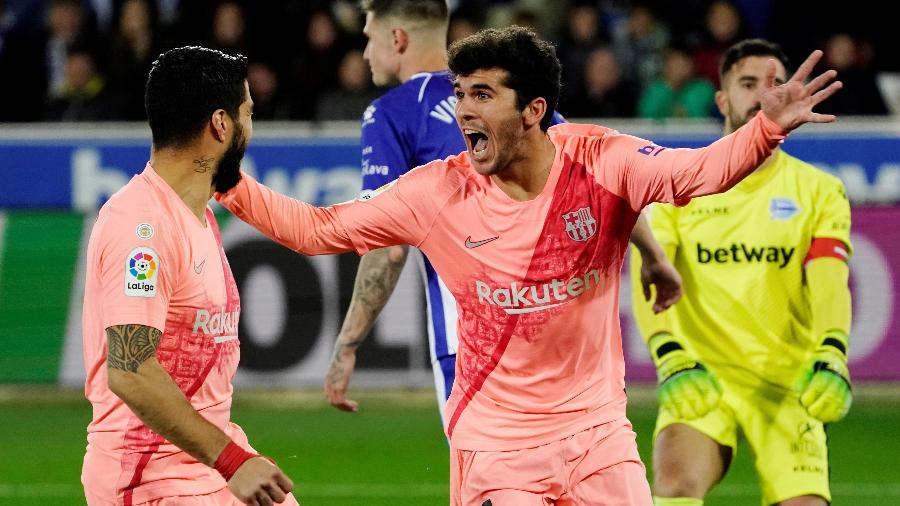 Carles Aleñá comemora gol do Barcelona diante do Alavés - Vincent West/Reuters