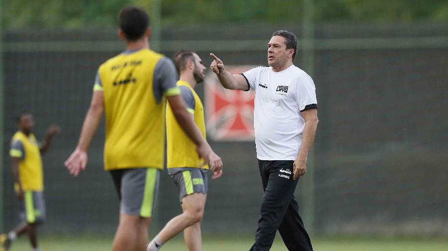 Técnico Vanderlei Luxemburgo rechaçou ideia de "quatro volantes" no esquema contra o São Paulo - Rafael Ribeiro / Vasco.com.br