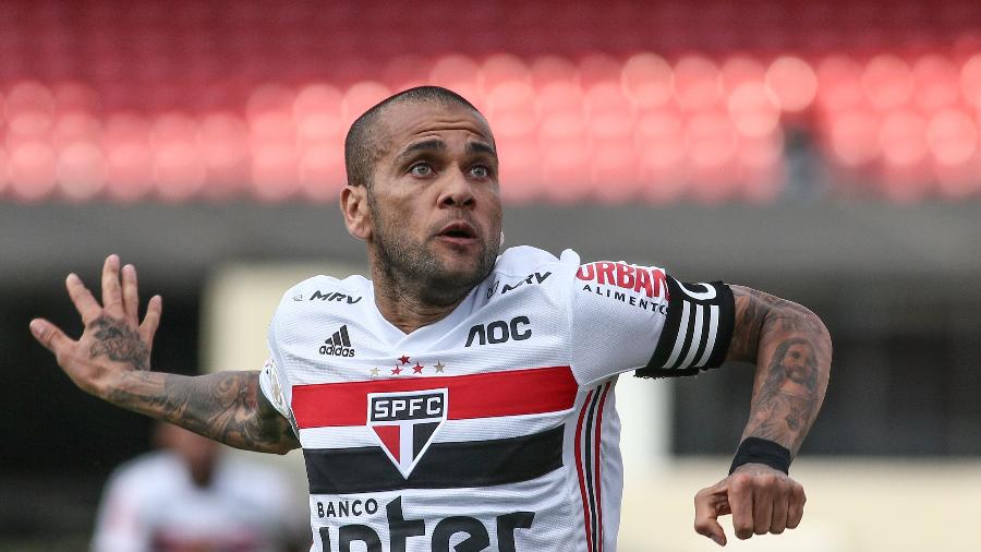 Daniel Alves, do São Paulo, em jogo contra o Avaí - Marcello Zambrana/AGIF