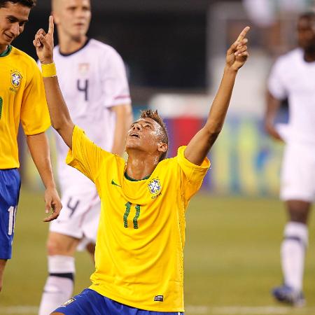 Neymar e Ganso em estreia da seleção brasileira em 2010: jogo não passou na TV aberta - Getty Images