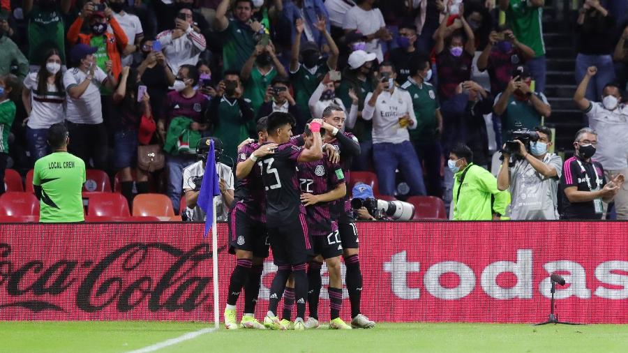 Jogadores do México comemoram vitória sobre Honduras nas Eliminatórias da Copa do Mundo - REUTERS/Henry Romero