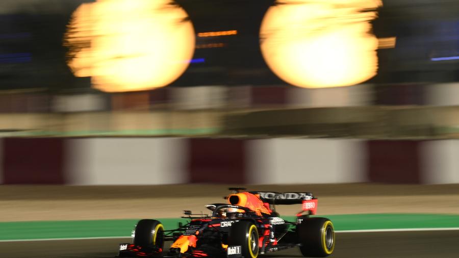 O holandês Max Verstappen em ação no segundo treino livre para o GP do Qatar, em Losail - Clive Mason/Getty Images/Red Bull