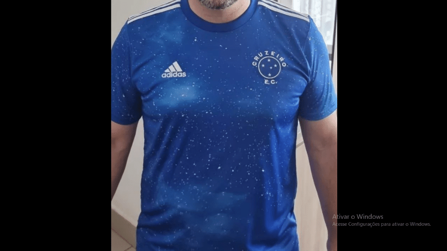 Conselheiro vaza nova camisa do Cruzeiro - Reprodução Web: // Twitter