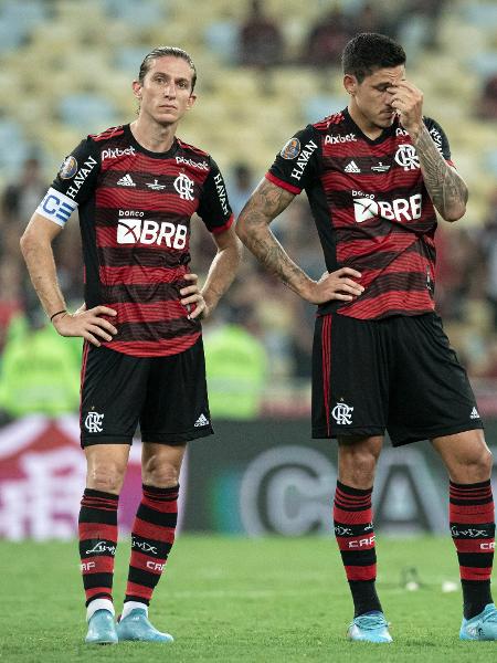 Felipe Luis, Pedro e David Luiz jogadores do Flamengo lamentam titulo perdido apos a partida contra o Fluminense no estadio Maracanã pelo campeonato Carioca 2022 - Jorge Rodrigues/Jorge Rodrigues/AGIF