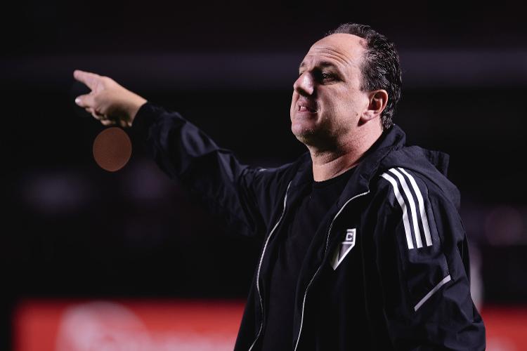 Rogério Ceni gestures during São Paulo x Palmeiras, match valid for the round of 16 of the Copa do Brasil - Ettore Chiereguini/AGIF - Ettore Chiereguini/AGIF