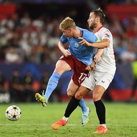 De Bruyne e Rakitic em ação na partida entre City e Sevilla, pela Liga dos Campeões 22/23 De Bruyne e Rakitic em ação na partida entre City e Sevilla, pela Liga dos Campeões 22/23