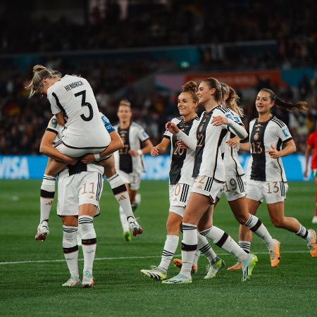 Jogadoras alemãs celebram um dos gols da vitória sobre o Marrocos na Copa Feminina