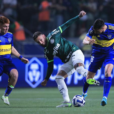 Zé Rafael, do Palmeiras, em ação no jogo contra o Boca Juniors, pela volta da semi da Libertadores