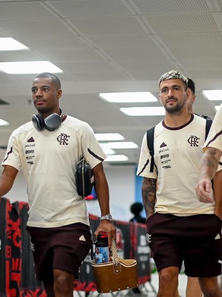 Arrascaeta, De La Cruz, Varela and Viña arrive at Maracanã for Flamengo x Botafogo