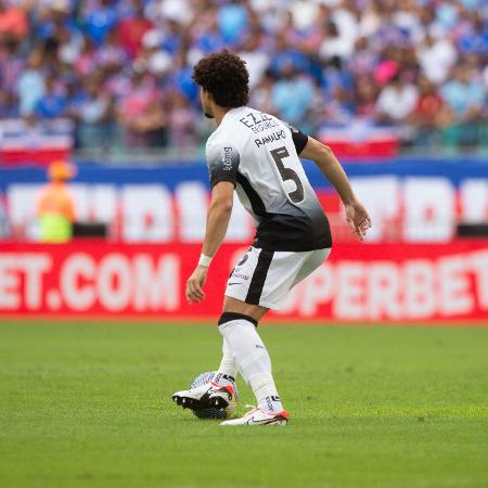 André Ramalho em ação durante Corinthians x Bahia pelo Campeonato Brasileiro