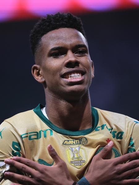 Estevão tem somente 17 anos, mas já assumiu o protagonismo do Palmeiras