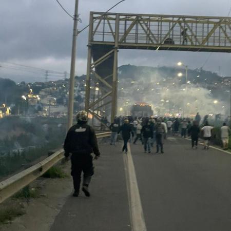 Mancha Verde, organizada do Palmeiras, e Máfia Azul, do Cruzeiro, em briga entre torcidas na rodovia Fernão Dias