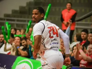 Corinthians sofre virada do lanterna Caxias e perde por uma bola no NBB