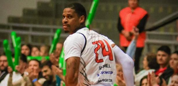 Corinthians cai diante do lanterna Caxias em jogo do NBB.