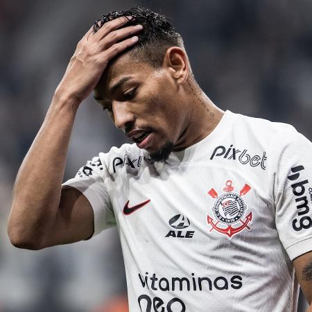 Ruan Oliveira in action with the Corinthians jersey