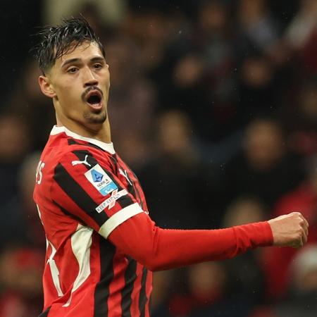 Tijjani Reijnders, do Milan, marca contra o Como, pelo Campeonato Italiano - Claudio Villa/AC Milan