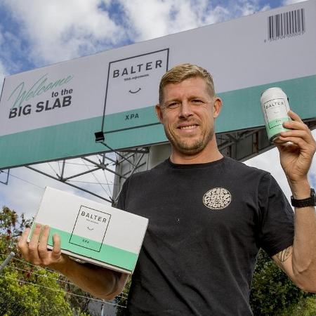 Mick Fanning criou marca de cerveja com amigos Mick Fanning criou marca de cerveja com amigos