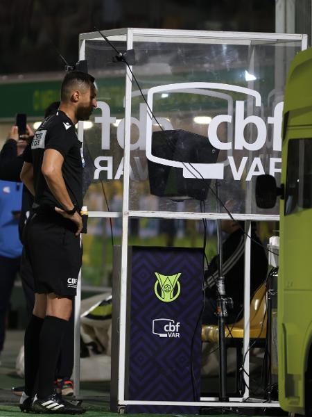 Rodrigo José Pereira de Lima anulou um gol do Fluminense durante jogo contra o Mirassol pelo Brasileirão