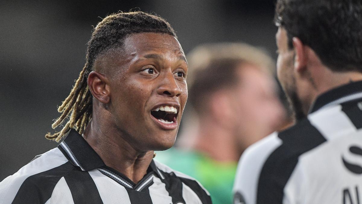 Palmeiras não atinge pedida do Botafogo: detalhes da nova oferta por Danilo
