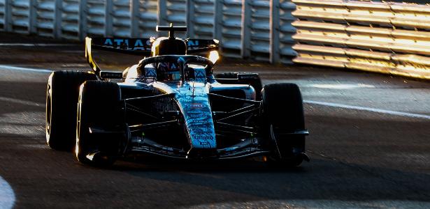 F1テストがテレビ初公開され、11チームが初めてサーキットに登場