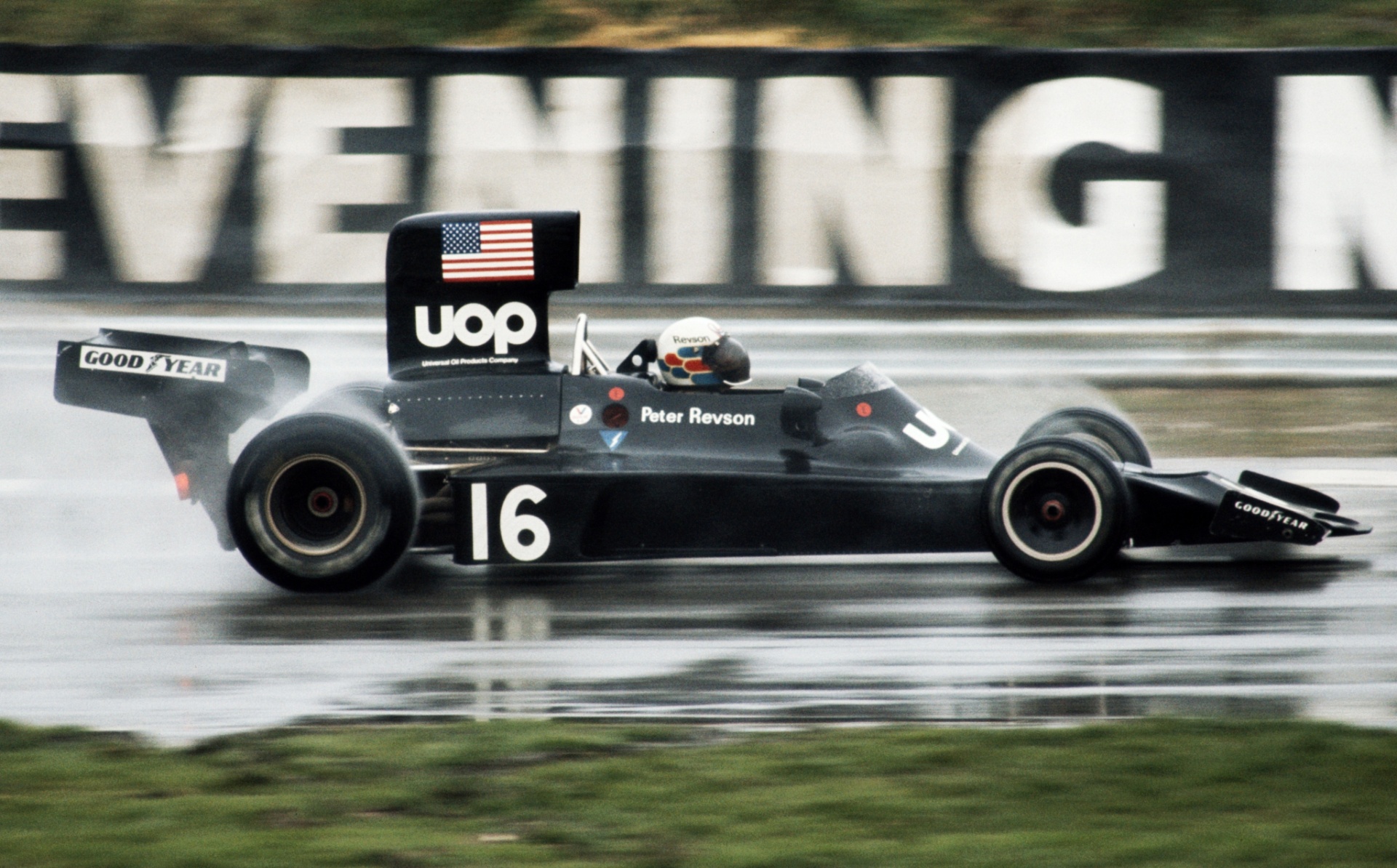 Peter Revson (EUA): morreu em 22 de março de 1974, durante testes pré-corrida para o Grande Prêmio da África do Sul da temporada 1974 da Fórmula 1