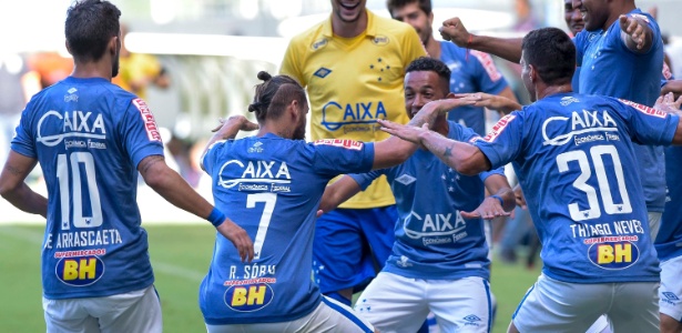 Sóbis comemora gol de pênalti após o início avassalador do Cruzeiro