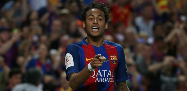 Neymar comemora gol pelo Barcelona. Jogador e clube são processados pela DIS - Sergio Perez/Reuters