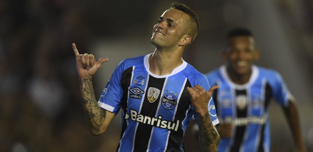 Luan comemora gol diante do Lanús na final da Libertadores - AFP PHOTO / EITAN ABRAMOVICH
