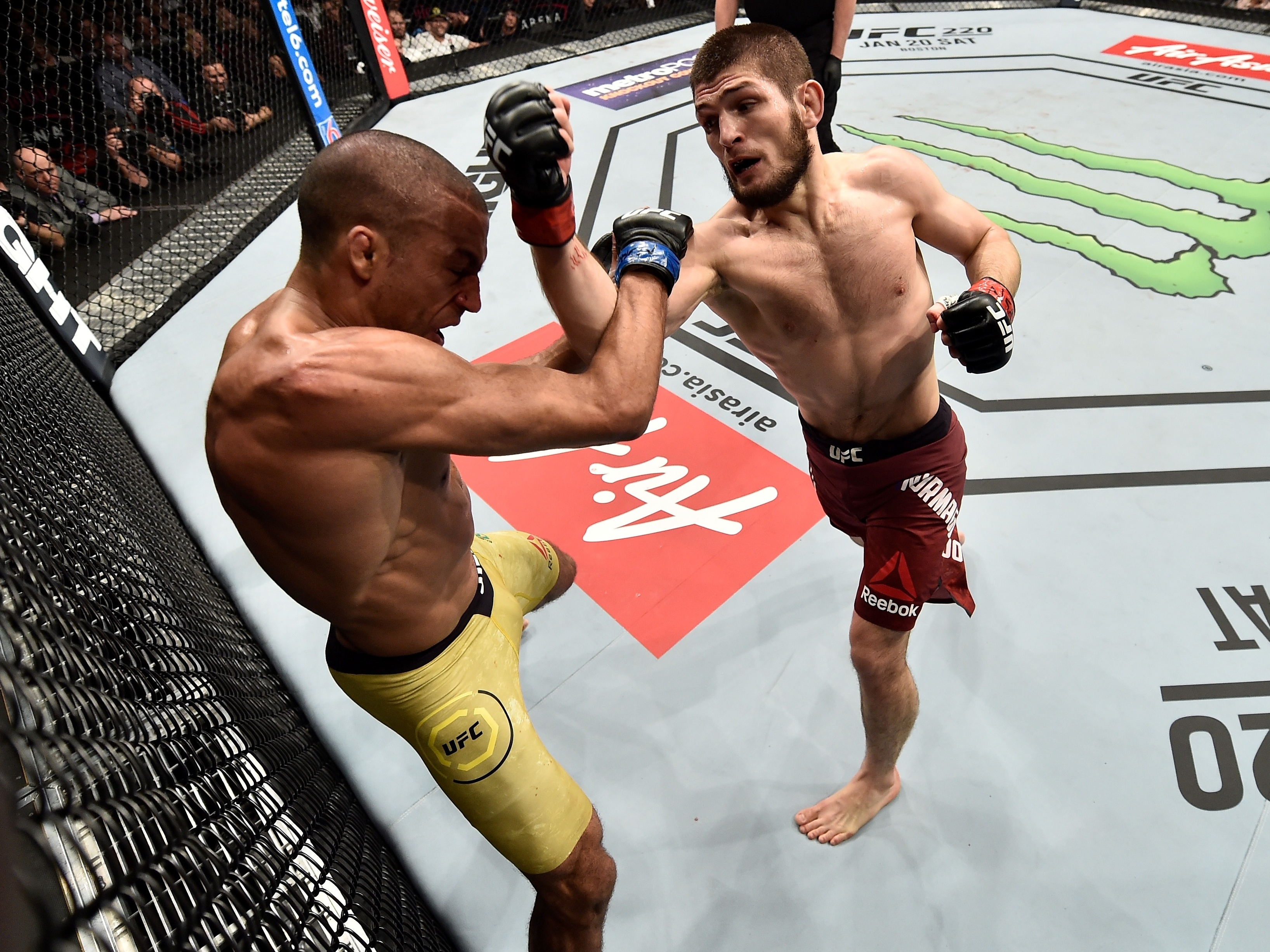 UFC: Nurmagomedov pode perder o título ganho a McGregor. Russo