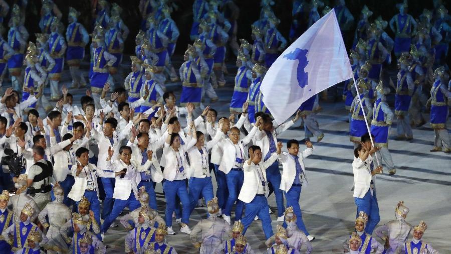 Coreias do Sul e Norte desfilam juntas na cerimônia de abertura dos Jogos Asiáticos  - Issei Kato/Reuters