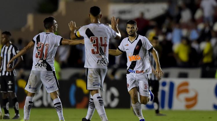 Ricardo Graça comemora gol do Vasco contra o Santos - Thiago Ribeiro/AGIF - Thiago Ribeiro/AGIF