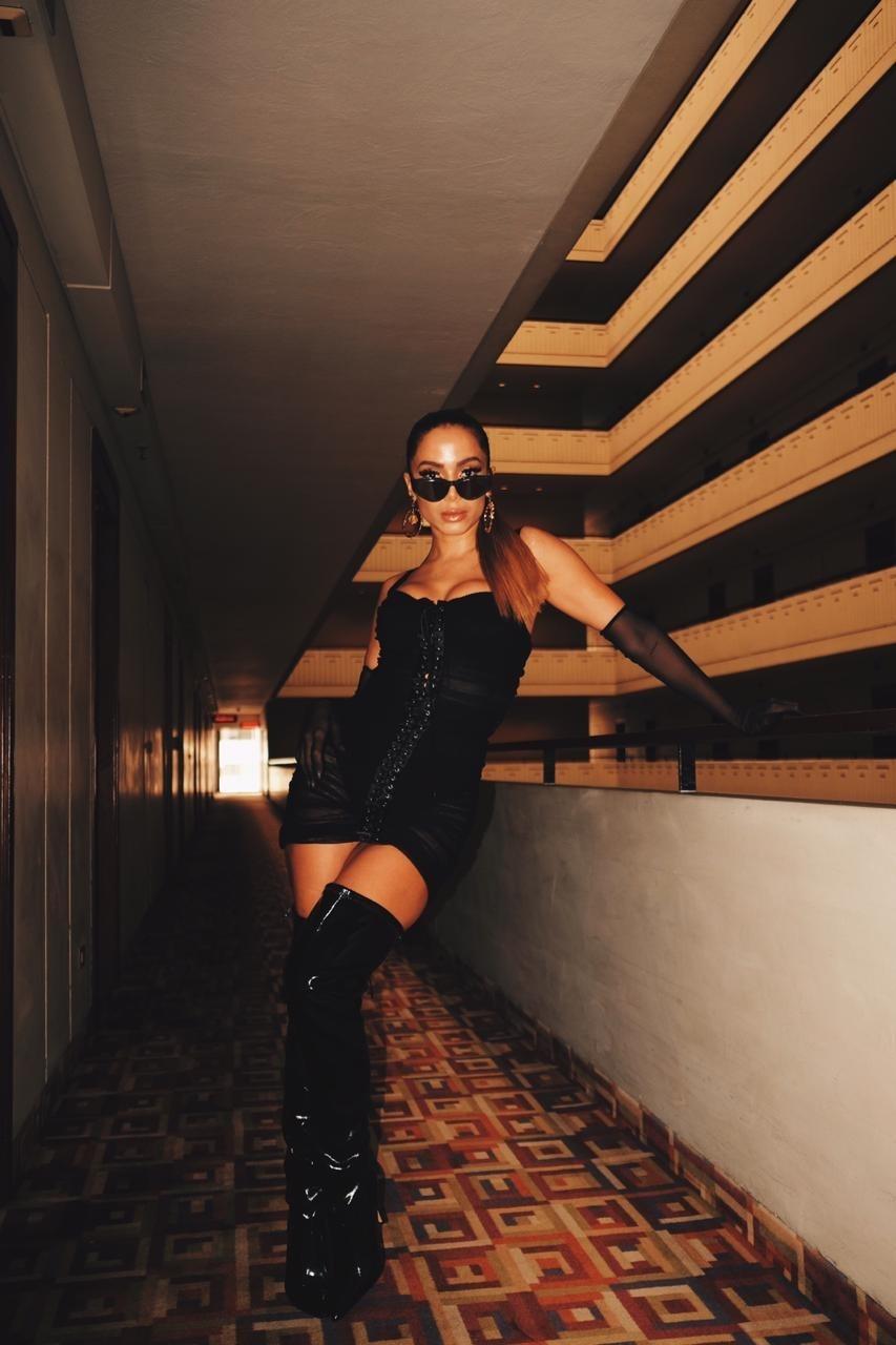 Em Lima, no Peru, a cantora Anitta se prepara para sua apresentação na final da Libertadores - Divulgação/@1993agosto