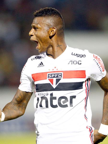 Arboleda se envolveu no polêmica no ano passado ao posar com a camisa do Palmeiras - Thiago Calil/AGIF